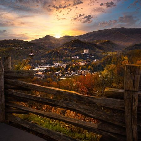 Вілла Three Bears Den, Hot Tub, Pool Table, Pool Access, 1089 Free Tickets Each Paid Day, Dollywood Inclu Гатлінбург Екстер'єр фото