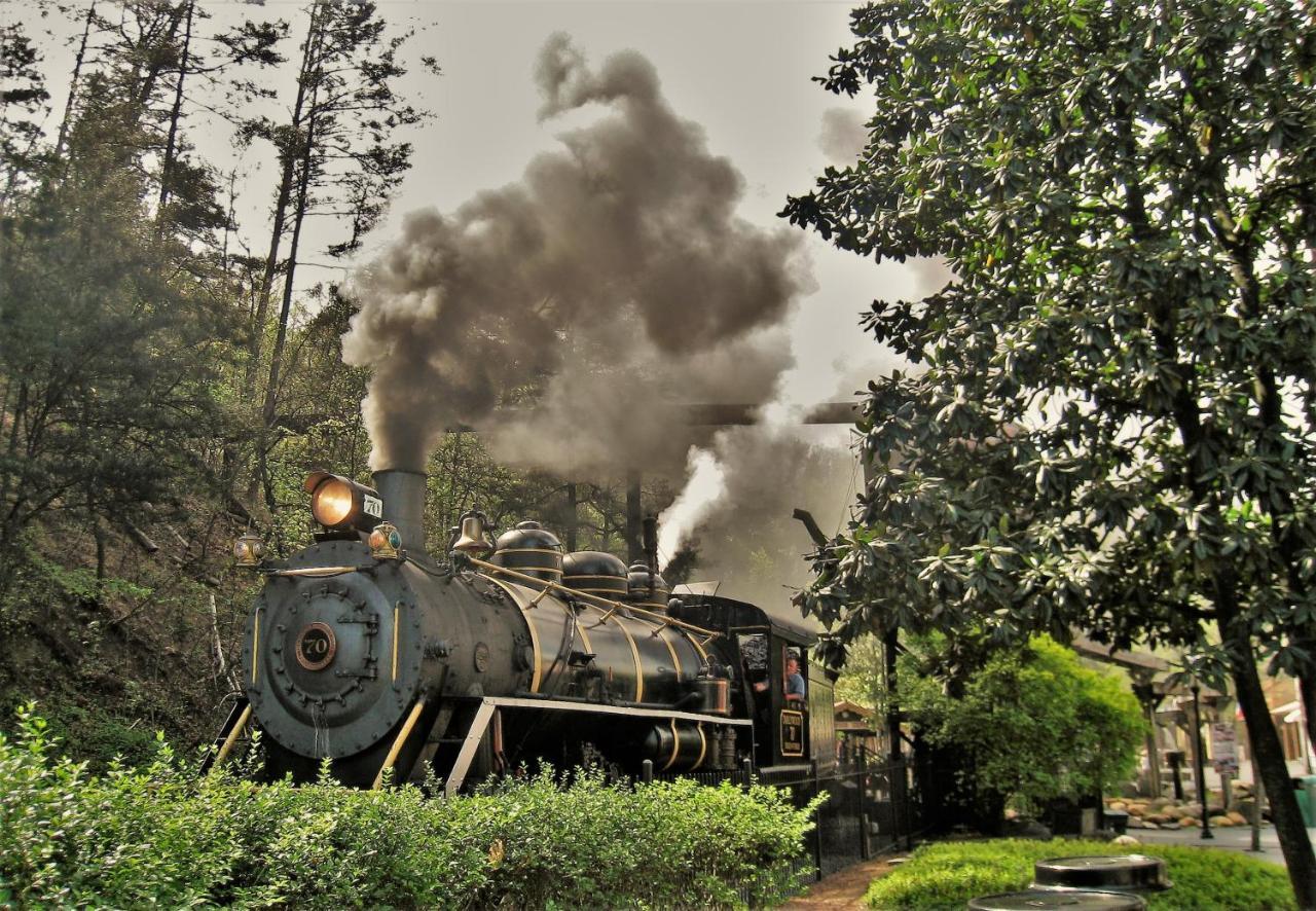 Вілла Three Bears Den, Hot Tub, Pool Table, Pool Access, 1089 Free Tickets Each Paid Day, Dollywood Inclu Гатлінбург Екстер'єр фото