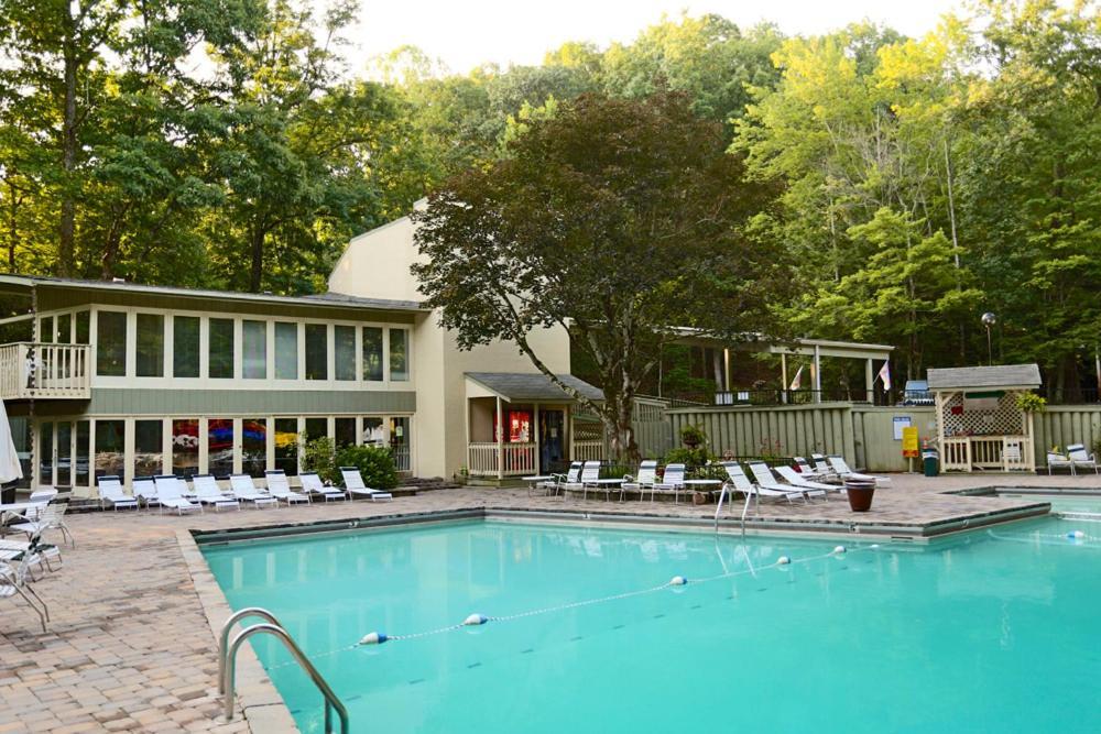 Вілла Three Bears Den, Hot Tub, Pool Table, Pool Access, 1089 Free Tickets Each Paid Day, Dollywood Inclu Гатлінбург Номер фото